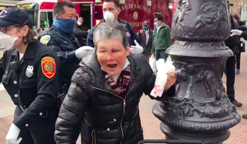 霸气! 76岁华裔阿婆遇袭 操木棒将白男打到满脸血 抬上担架! 网友爆赞 社会 第6张