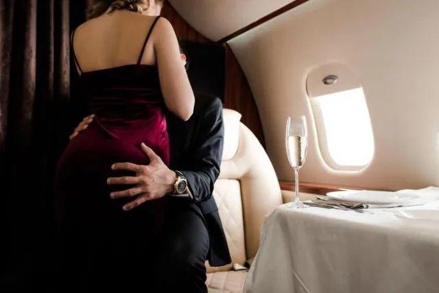 爆料! 私人飞机空姐揭富豪肮脏隐秘! 才与情妇周旋 转身就强约空乘 社会 第1张