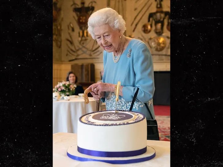 突发! 英国女王确诊! 95岁染疫仍在工作 出行拄拐杖面容憔悴 全球关注! 民众扎堆祈福! 新闻 第17张