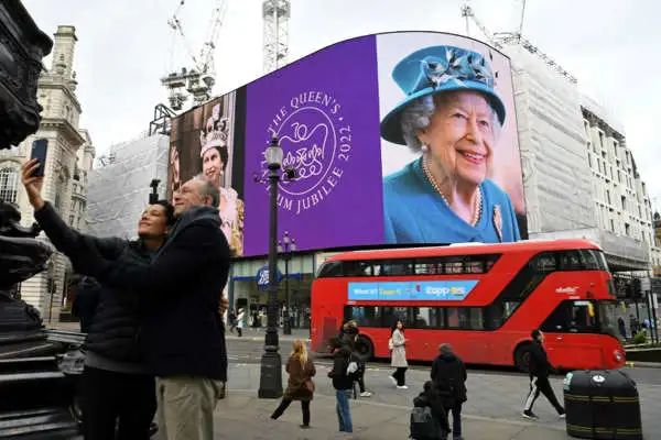 女王生日 英国又爆最强新变种! 首例来自加拿大! 长新冠新研究出炉 女王也在高危人群 新闻 第5张