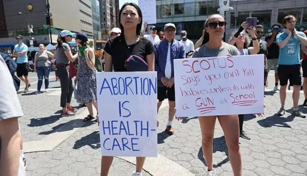 重磅! 美国大法官提议避孕非法! 全球游行爆发 抵制性行为 包围大使馆 社会 第8张