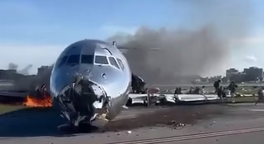 飞机迫降坠毁 撞楼爆炸起火 烧成残骸! 137名乘客经历生死大逃亡！ 新闻 第1张