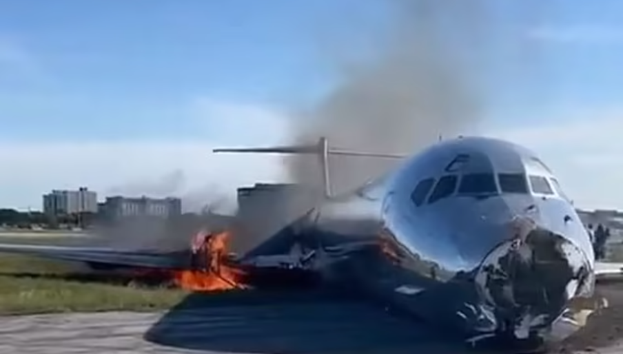 飞机迫降坠毁 撞楼爆炸起火 烧成残骸! 137名乘客经历生死大逃亡！ 新闻 第5张