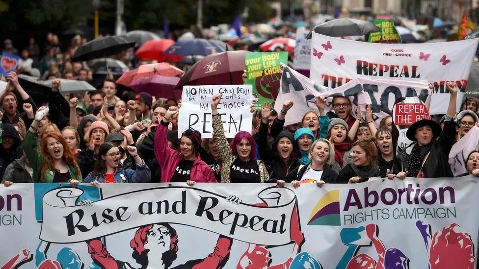 重磅! 美国大法官提议避孕非法! 全球游行爆发 抵制性行为 包围大使馆 社会 第18张