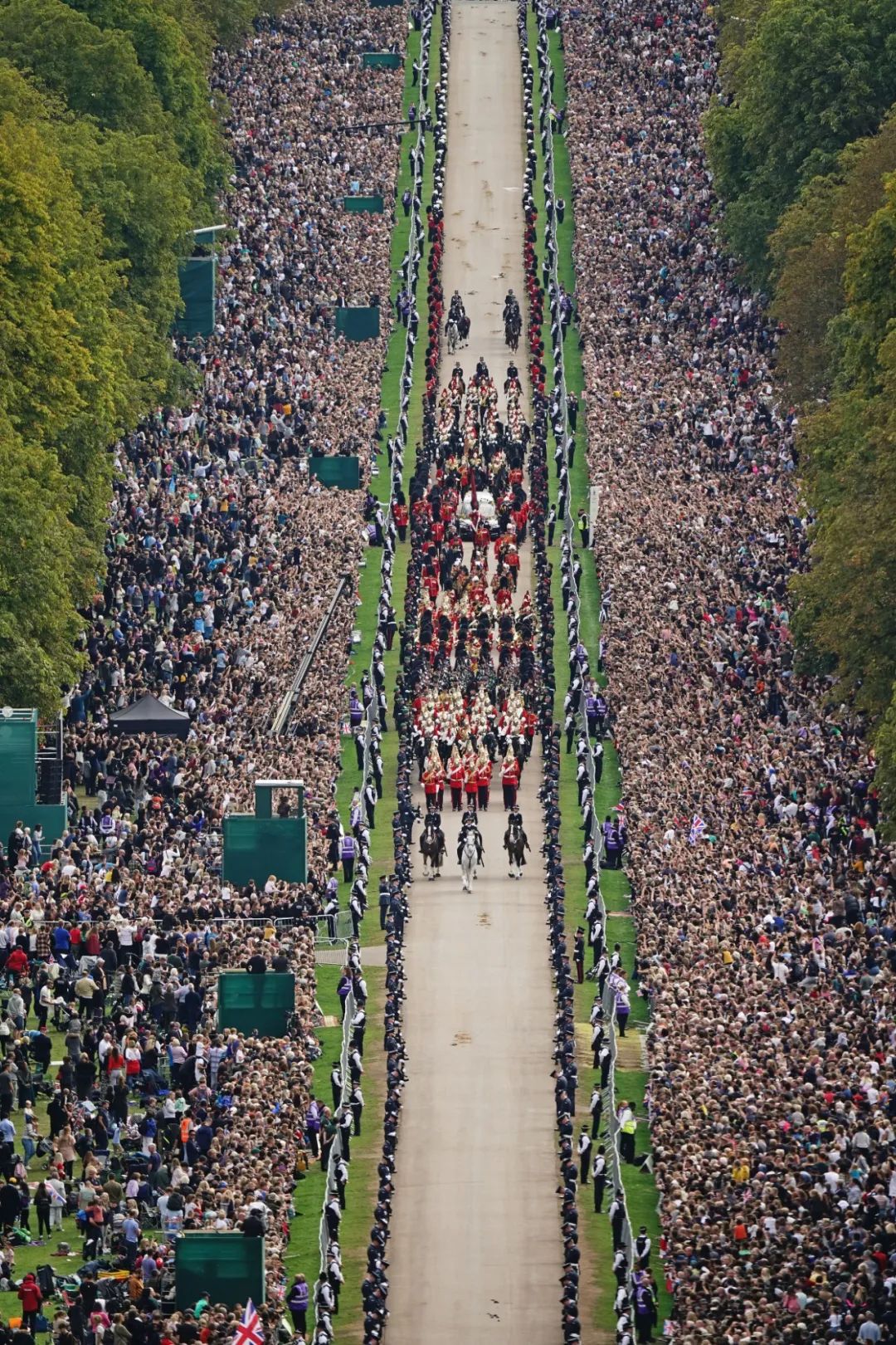世纪告别! 女王葬礼落幕 全球41亿人说再见 加拿大举国哀悼 特鲁多出席却遭骂翻 新闻 第1张