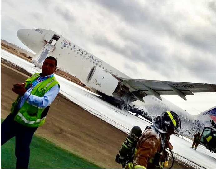 载160人客机起飞时高速撞上消防车 当场起火浓烟滚滚；空中事故频发 机头被风暴完全砸烂 生活 第10张